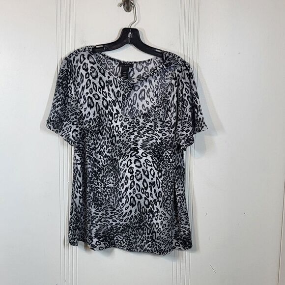 Plus Size Lane Bryant Black & White Animal Print Top - Picture 1 of 11